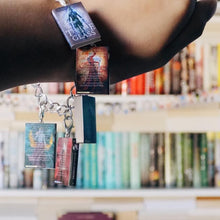 Load image into Gallery viewer, Throne of Glass US Edition 8 Miniature Book Charm Bracelet